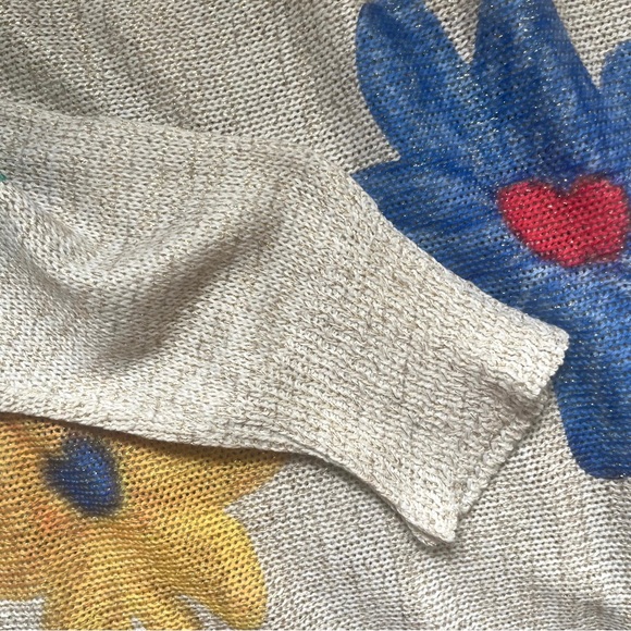 talk of the walk • white & gold metallic floral bat wing top - Picture 15 of 15